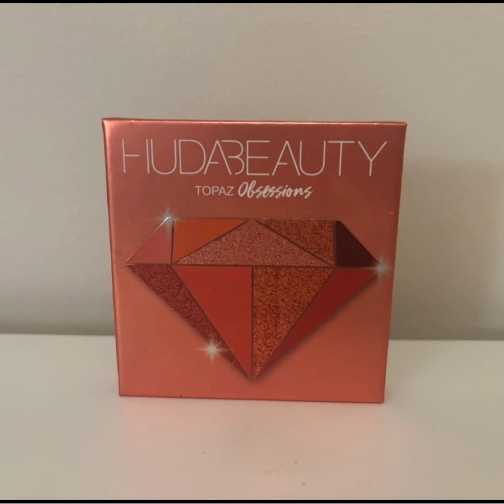 HUDA BEAUTY Topaz Obsessions Palette with Warm Tones